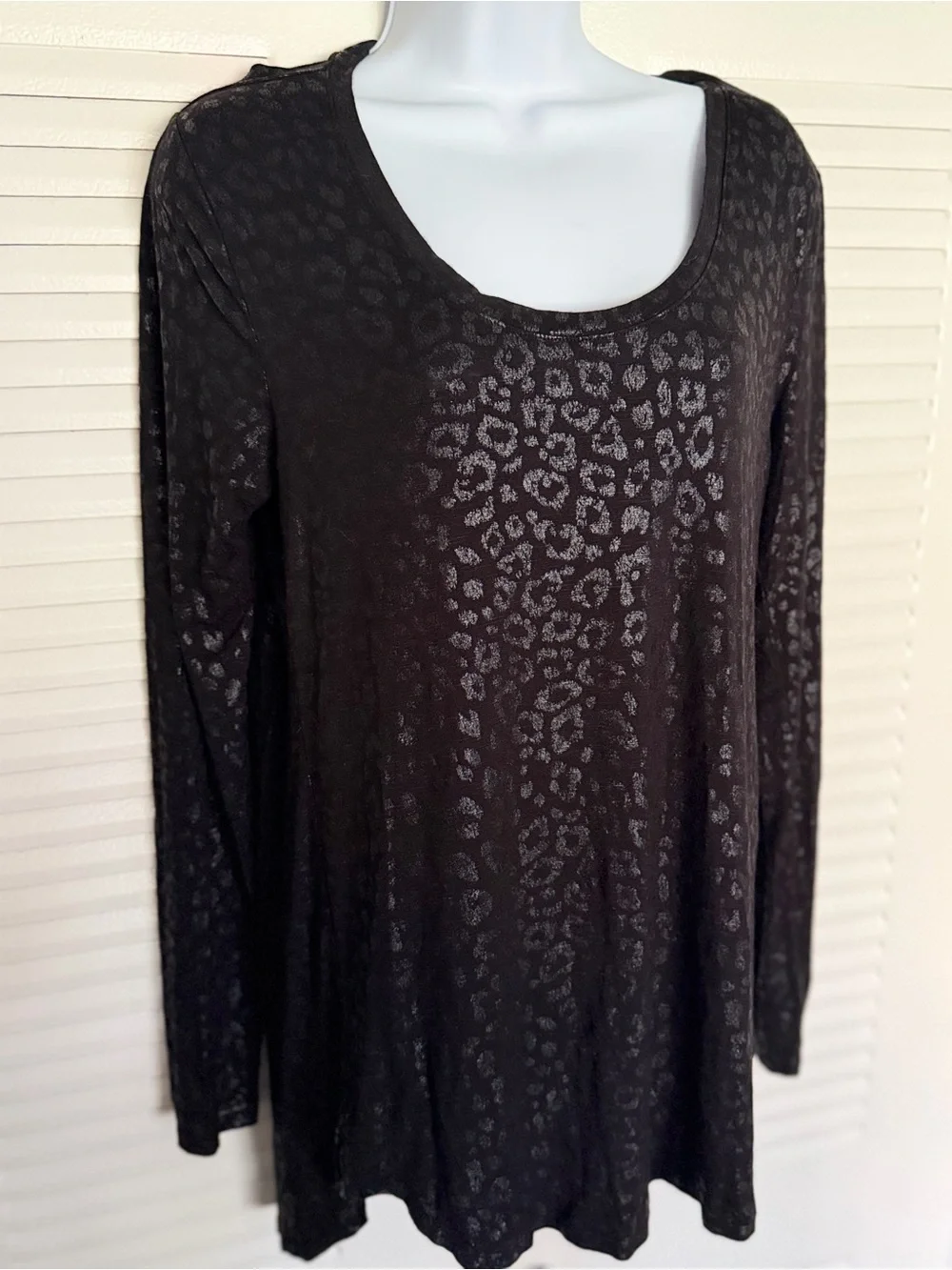 White House Black Market Black Leopard-Print Long Sleeve Scoop Neck Top size sma